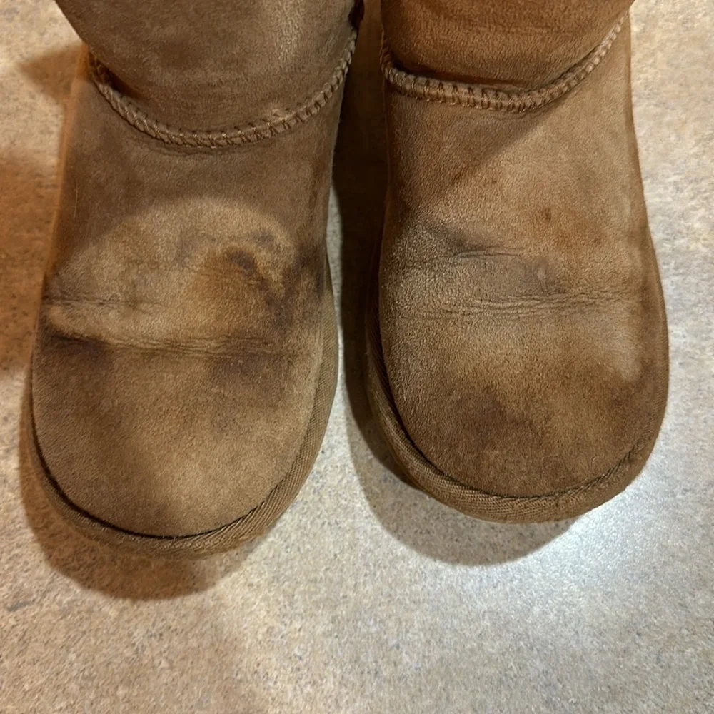 Little girls UGG boots size is out see pictures for measurements